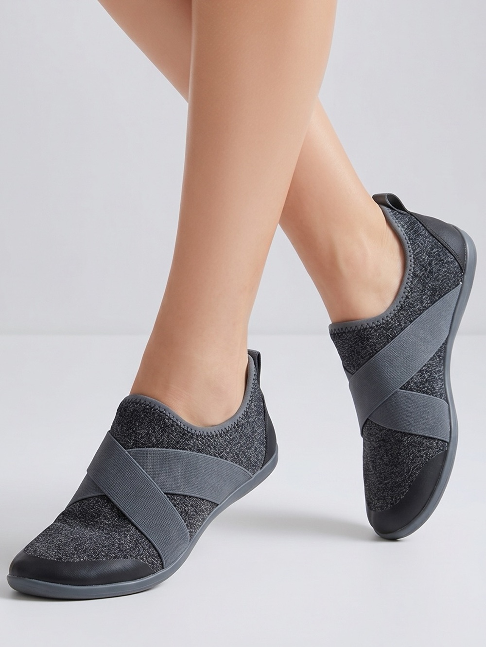 CROCS Women's Gray/Black‎ Swiftwater Cross Strap size 7
